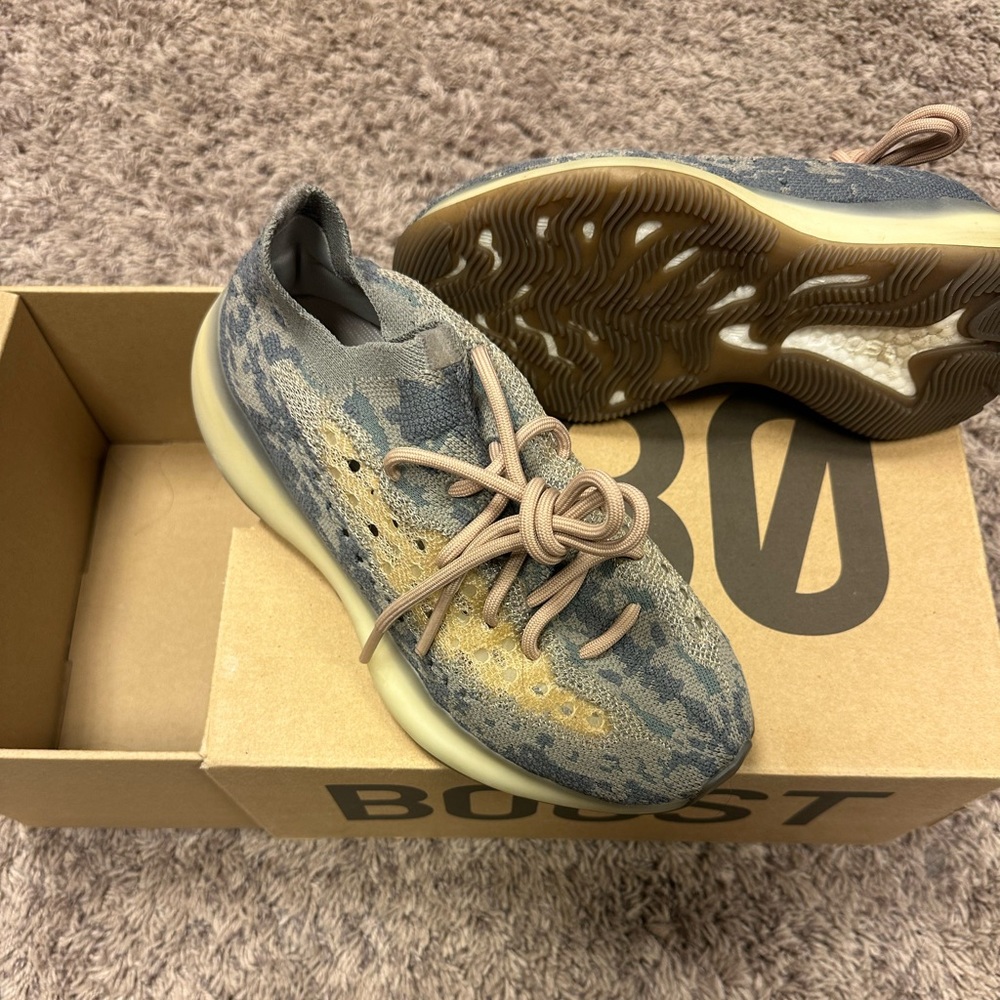 380 Yeezy Aliens Authentic